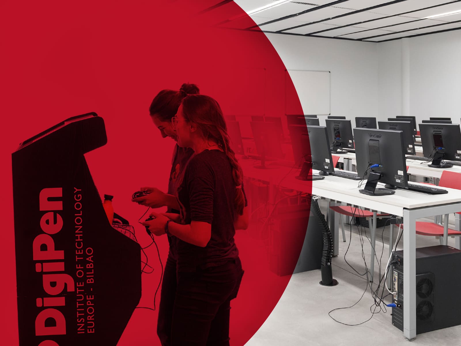 Dos alumnas jugando Arcade bajo un fondo rojo y las instalaciones de un aula de ordenadores de DigiPen Europe Bilbao.